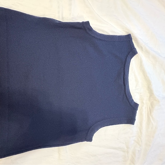 St John Sport by Marie Gray
Navy wool blend knit vest 
Vintage EUC medium - Picture 5 of 6